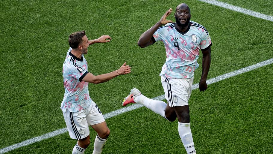 Romelu Lukaku celebrates a goal