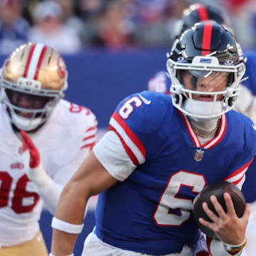 Nov 2, 2025; East Rutherford, New Jersey, USA; New York Giants quarterback Jaxson Dart (6) carries the ball against the San Francisco 49ers during the second half at MetLife Stadium. Mandatory Credit: Ed Mulholland-Imagn Images