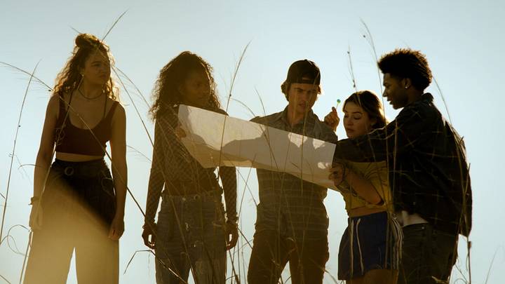 Outer Banks. (L to R) Madison Bailey as Kiara, Carlacia Grant as Cleo, Chase Stokes as John B, Madelyn Cline as Sarah Cameron, Jonathan Daviss as Pope in episode 510 of Outer Banks. Cr. Courtesy of Netflix © 2026