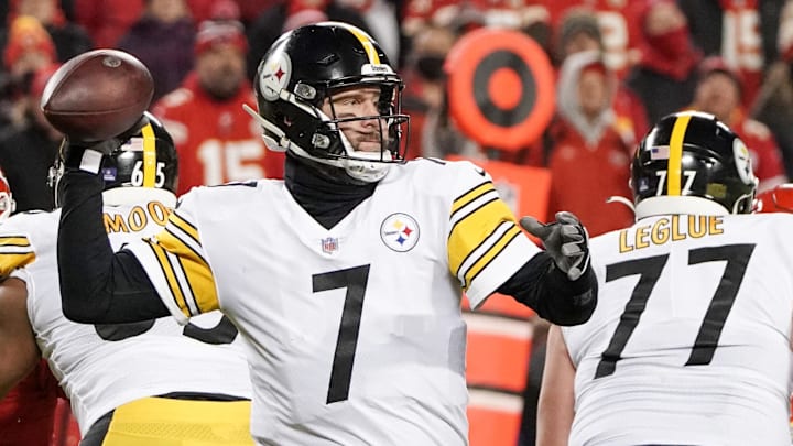 Jan 16, 2022; Kansas City, Missouri, USA; Pittsburgh Steelers quarterback Ben Roethlisberger (7) throws a pass against the Kansas City Chiefs in an AFC Wild Card playoff football game at GEHA Field at Arrowhead Stadium. Mandatory Credit: Denny Medley-Imagn Imagesdd