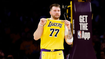 Luka Doncic fue traspasado a Los Angeles Lakers desde los Dallas Mavericks en 2025