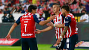 Roberto Alvarado, Jose Macias y Alexis Vega con Chivas