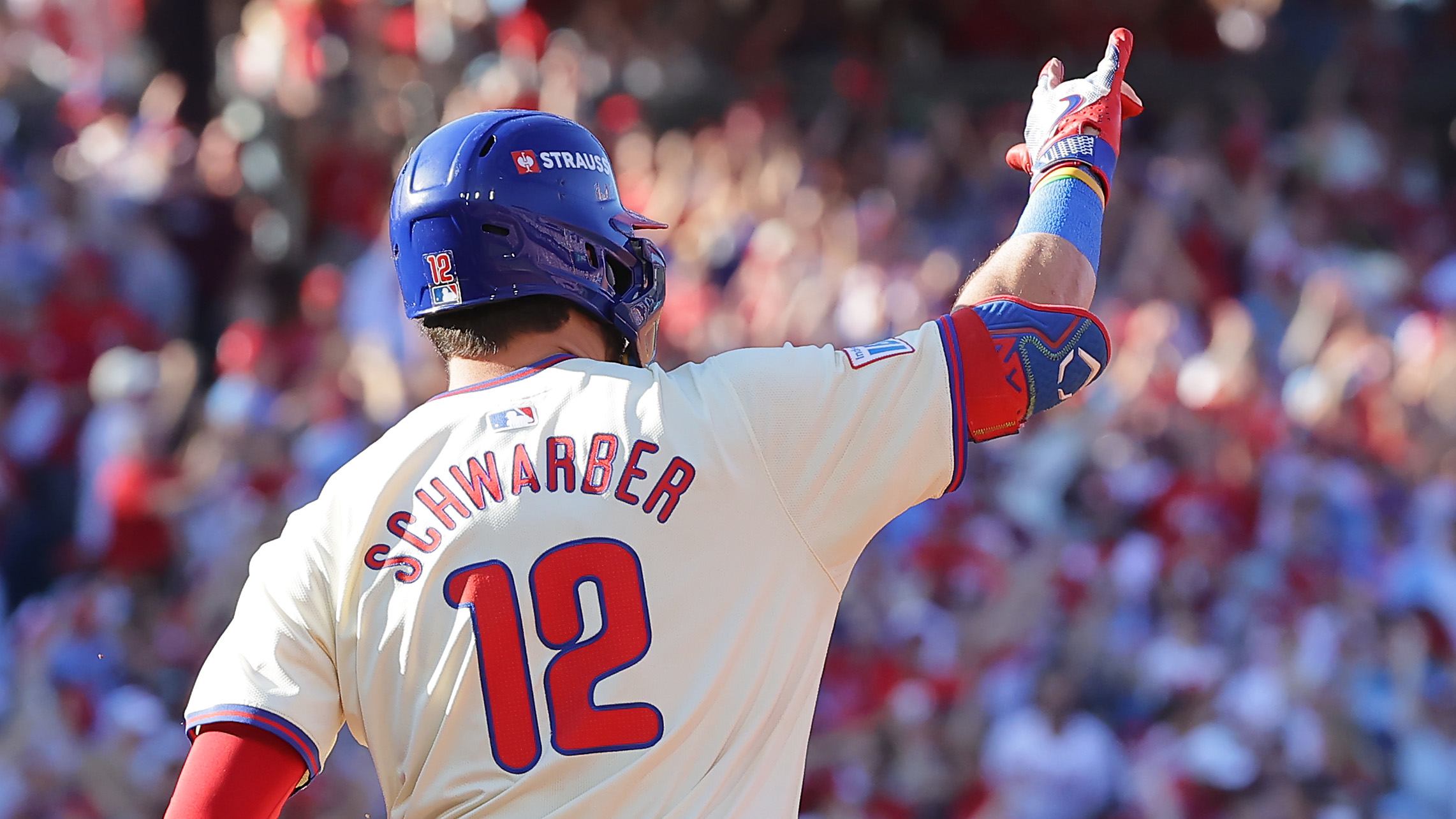 凱爾·施瓦伯 (Kyle Schwarber) 在 NLDS 的爆炸性開局中創造了費城人隊季後賽本壘打記錄