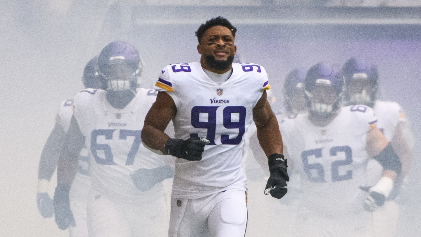 Vikings and Danielle Hunter end standoff, reach new deal