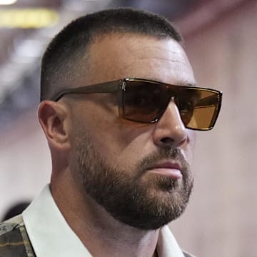 Kansas City Chiefs tight end Travis Kelce took in some high school football Friday night. Alongside former Chiefs tight end Blake Bell, Kelce showed up in Lenexa, Kansas to take in the KSHSAA sectional football game between St. James Academy and Mill Valley.