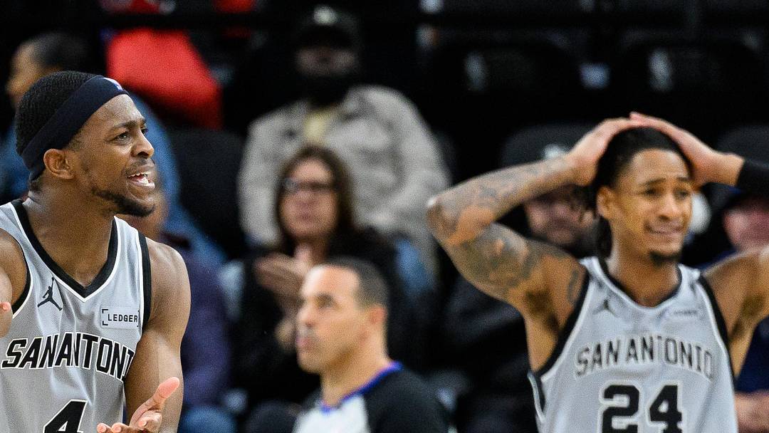 San Antonio Spurs guards De'aaron Fox (4) and Devin Vassell (24) react during the second half against the Los Angeles Clippers at Intuit Dome on April 2, 2026.