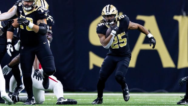 New Orleans Saints running back Kendre Miller (25) runs against the Atlanta Falcons 