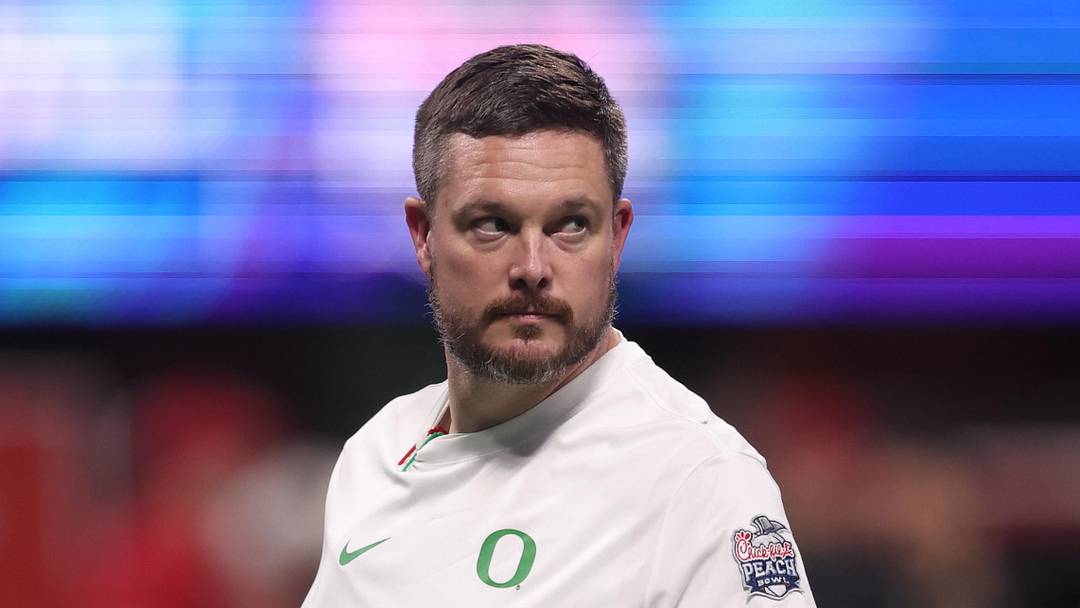 Jan 9, 2026; Atlanta, GA, USA; Oregon Ducks head coach Dan Lanning on the field prior to the 2025 Peach Bowl and semifinal game of the College Football Playoff against the Indiana Hoosiers at Mercedes-Benz Stadium. Mandatory Credit: Brett Davis-Imagn Images