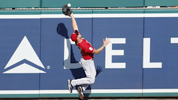Cincinnati Reds third baseman Nick Senzel (15)