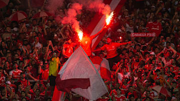 Notícia vem dois dias após clube se manter na primeira divisão Notícia vem dois dias após clube se manter na primeira divisão