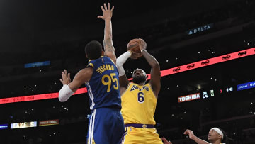 LeBron James y los Lakers perdieron ante Warriors