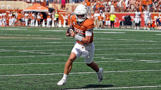 Texas Longhorns quarterback Arch Manning (16)