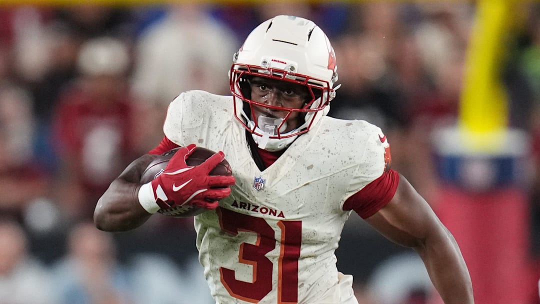 Arizona Cardinals running back Emari Demercado (31) breaks out of the backfield against the Seattle Seahawks at State Farm Stadium in Glendale on Sept. 25, 2025.