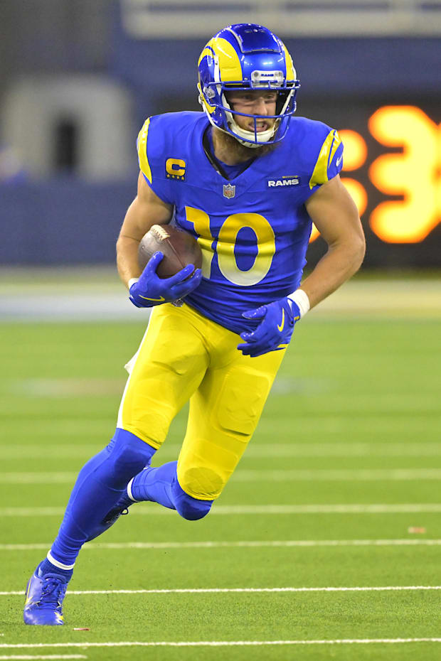 Los Angeles Rams wide receiver Cooper Kupp (10) gains 10 yards.