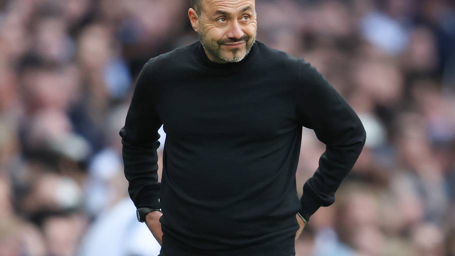 Roberto De Zerbi looking upset.