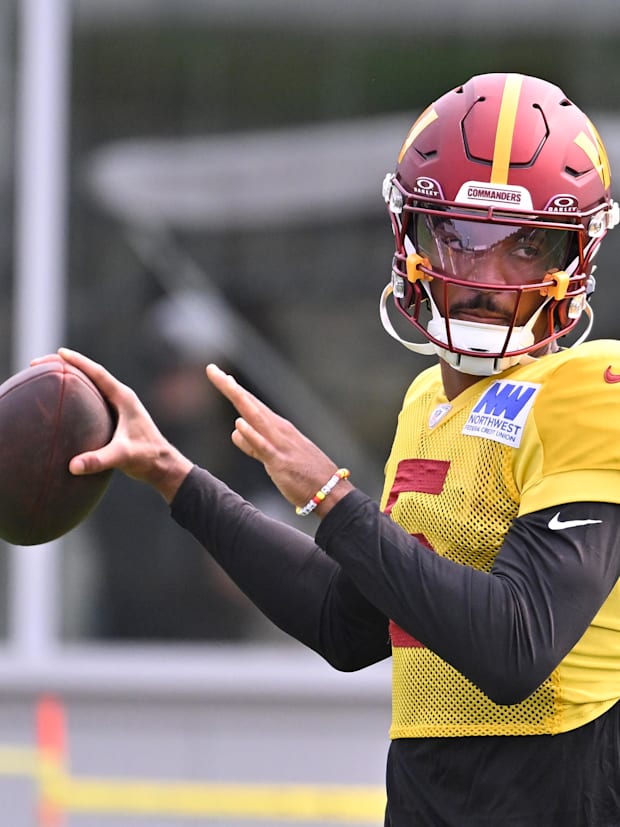 Washington Commanders quarterback Jayden Daniels (5)