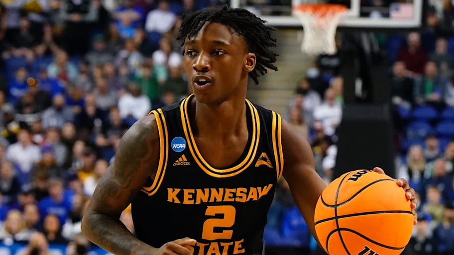Kennesaw State Owls guard Simeon Cottle (2) dribbles the ball