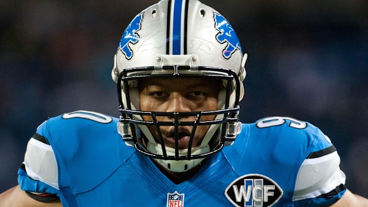 Detroit Lions defensive tackle Ndamukong Suh (90).