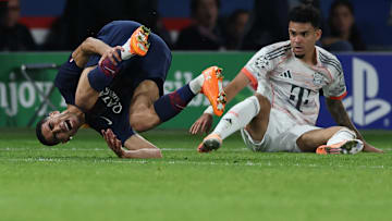 Achraf Hakimi est sorti sur blessure suite au gros tacle de Luis Diaz.
