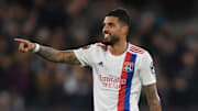 O lateral pertencia ao Chelsea, mas defendeu o Lyon na última temporada