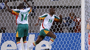 Papa Bouba Diop a marqué le premier but de l'histoire du Sénégal en Coupe du Monde. 