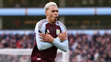 Morgan Rogers foi o destaque da vitória do Aston Villa
