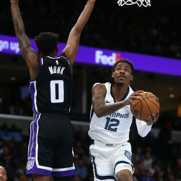 Memphis Ja Morant (12) Grizzle Guardian goes to the basket while the Sacramento Kings Malik Monk (0) goalkeeper (0)