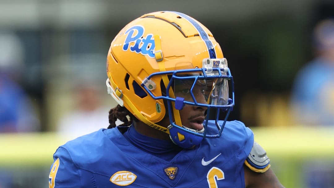 Pittsburgh Panthers linebacker Kyle Louis