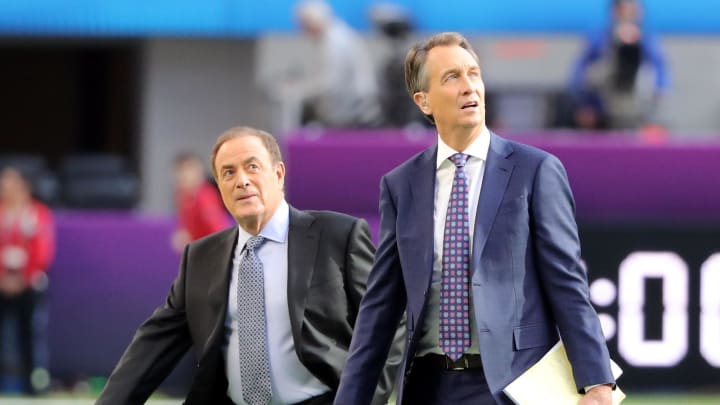 Al Michaels and Collinsworth walking on the fields ahead of a Super Bowl.