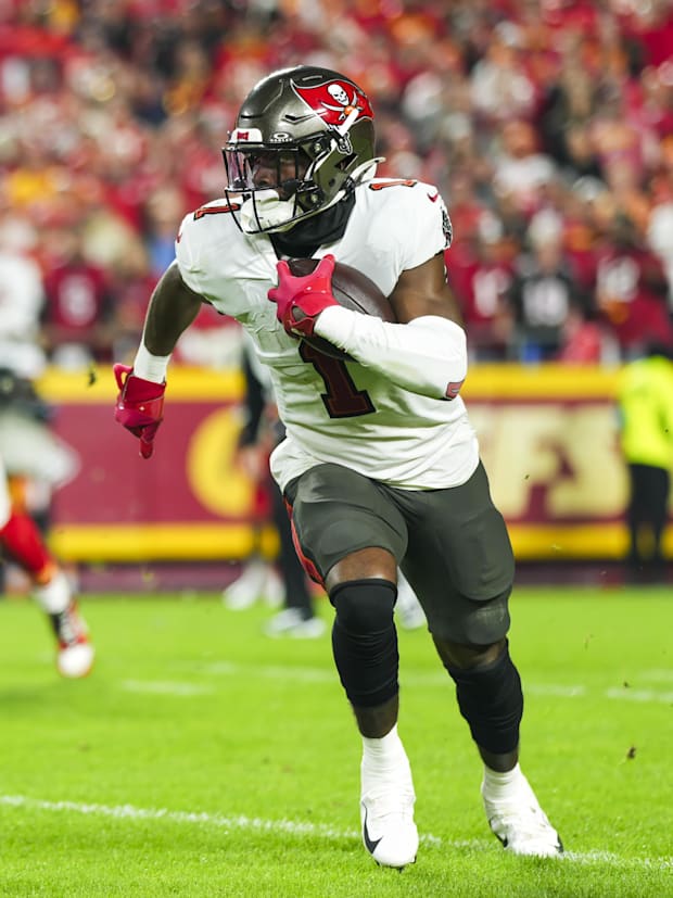 Tampa Bay Buccaneers running back Rachaad White runs the ball during the first half against the Kansas City Chiefs. 