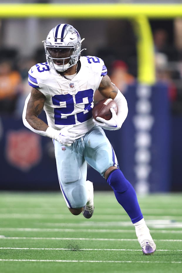 Dallas Cowboys running back Rico Dowdle runs the ball against the Tampa Bay Buccaneers