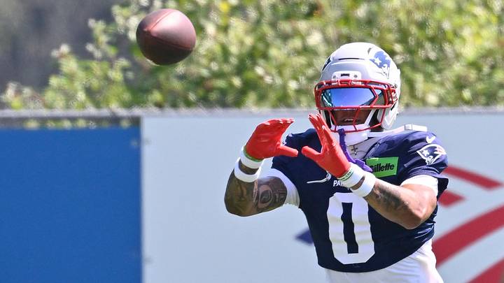 New England Patriots cornerback Christian Gonzalez (0) does a drill during training camp at Gillette Stadium.