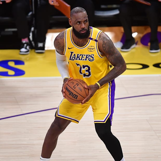S Angeles Lakers Forward LeBron James (23)