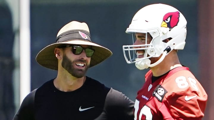 May 23, 2022; Tempe, Arizona, USA; Arizona Cardinals head coach Kliff Kingsbury talks to tight end Zach Ertz (86) during mini-camp at Arizona Cardinals training facility.