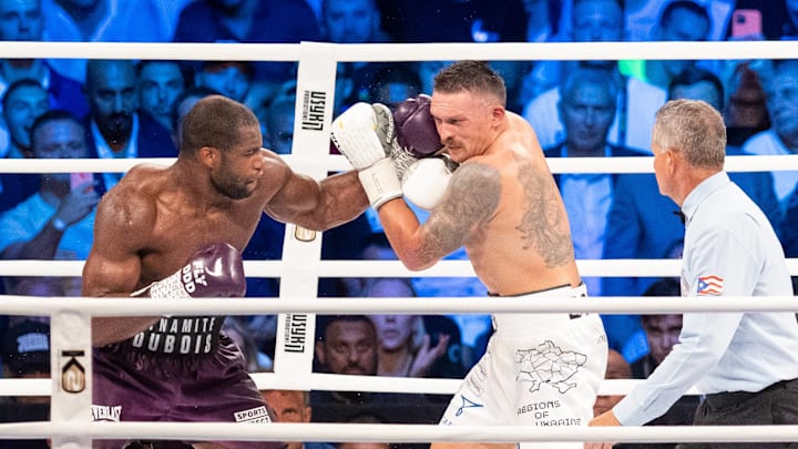 Usyk and Dubois in their first encounter. Usyk and Dubois in their first encounter.
