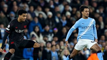 Oscar Bobb beim BVB im Gespräch