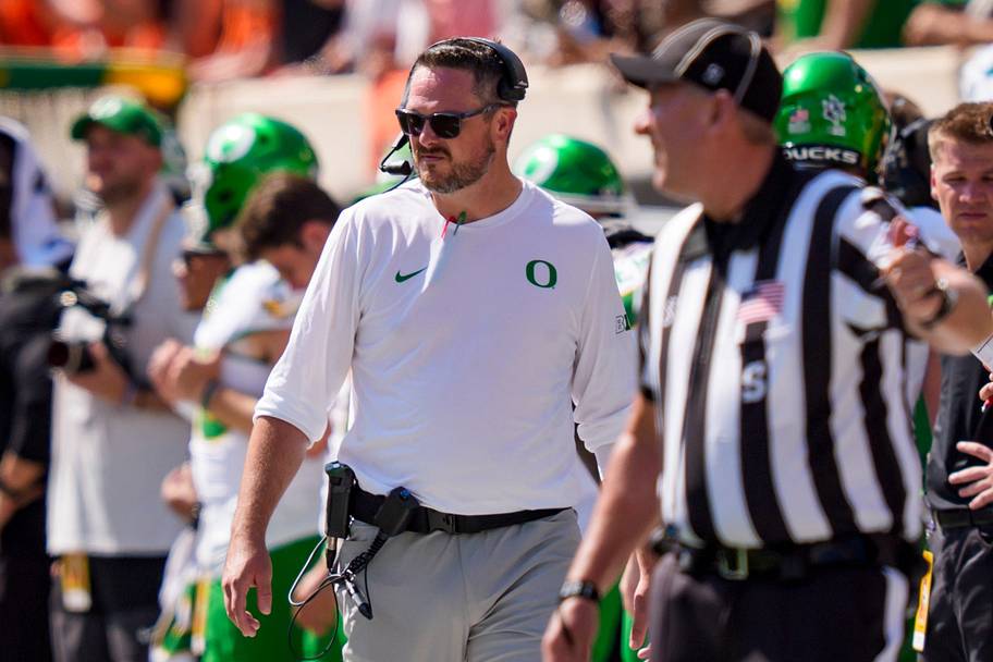 Oregon coach Dan Lanning 