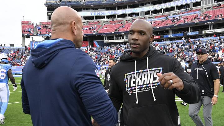Houston Texans head coach DeMeco Ryans shakes hand with Tennessee Titans head coach Robert Saleh