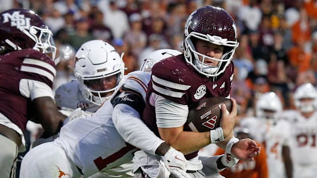 Mississippi State Bulldogs quarterback Blake Shapen 