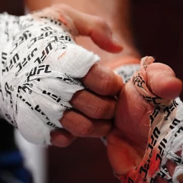 Ufc Veteran Ends 11 Fight Losing Streak Retires After 59 Fight Mma Career