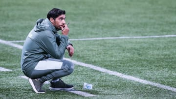 Português tem proposta para renovar contrato com o Verdão