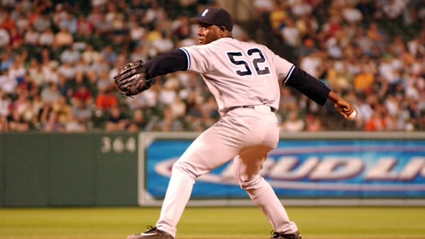 José Contreras pasó de Yankees a White Sox a mediados del 2004