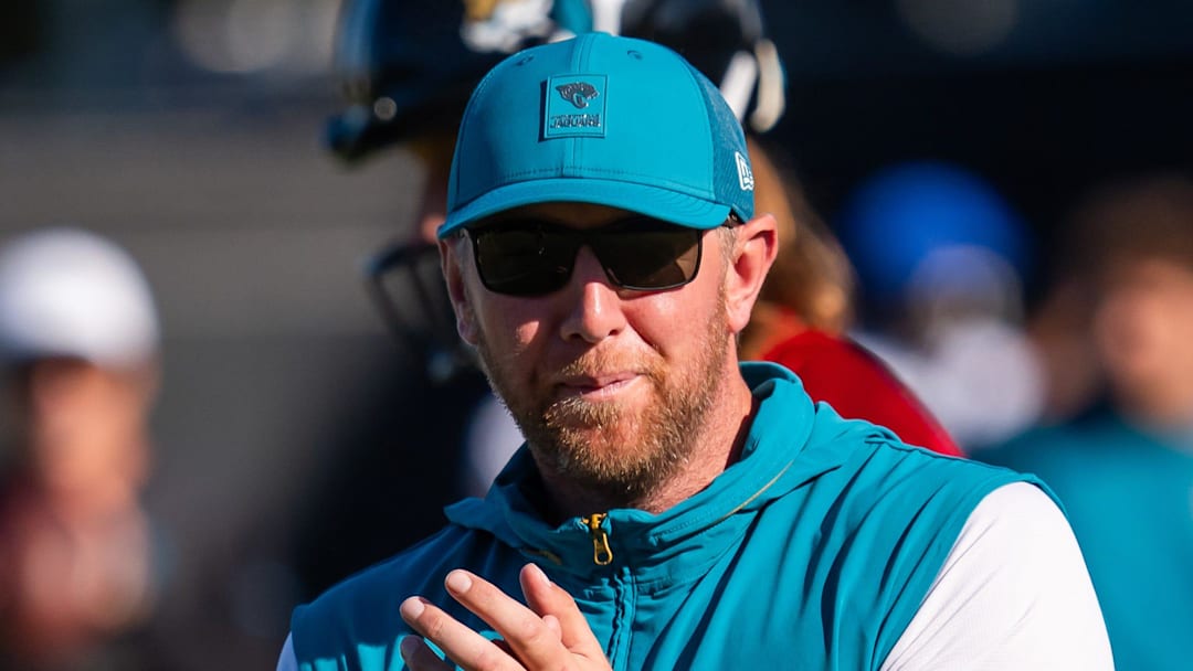 Jacksonville Jaguars head coach Liam Coen gets his team up during an NFL training camp second session at the Miller Electric Center, Thursday, July 24, 2025, in Jacksonville, Fla. [Doug Engle/Florida Times-Union]