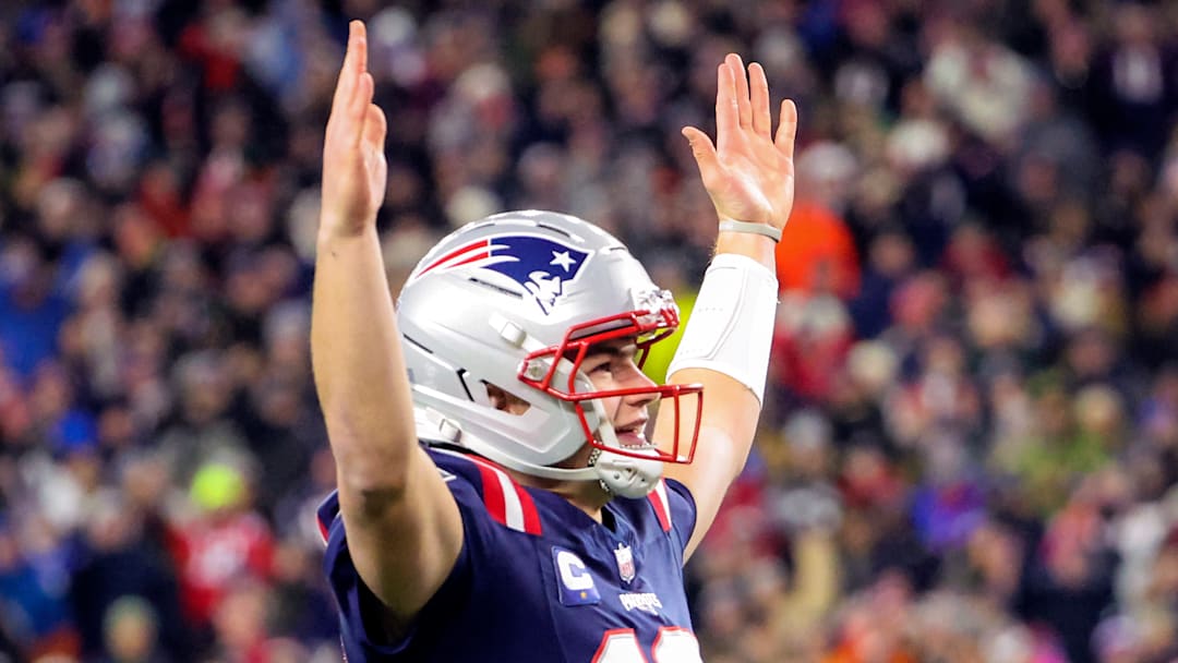 Patriots to face Chargers in playoffs after routing Dolphins, 38-10, en route to 14-win season