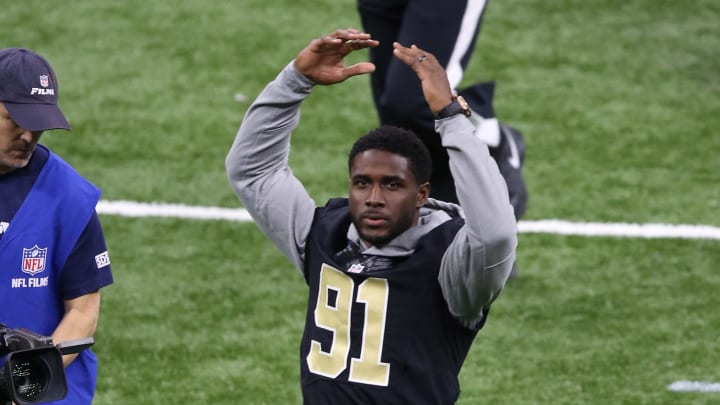 Jan 7, 2018; New Orleans, LA, USA; New Orleans Saints former running back Reggie Bush leads the Who Dat cheer before the NFC Wild Card playoff football game against the Carolina Panthers at Mercedes-Benz Superdome. Mandatory Credit: Chuck Cook-USA TODAY Sports