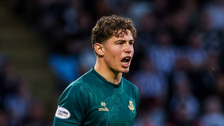 Clarke in action for Thistle