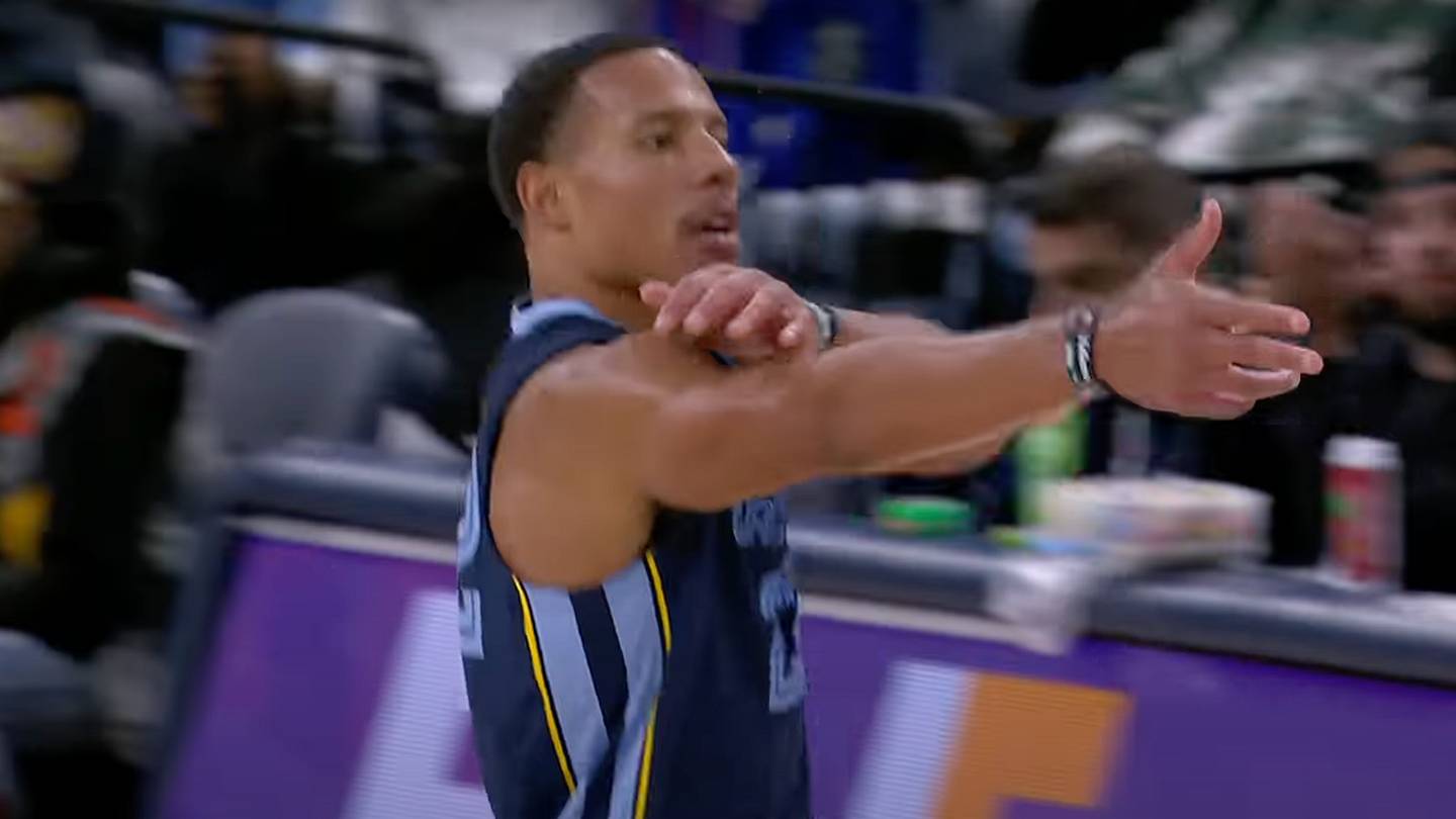 Desmond Bane brach in einen Jubelschrei aus, der auf Caleb Martin zielte ...