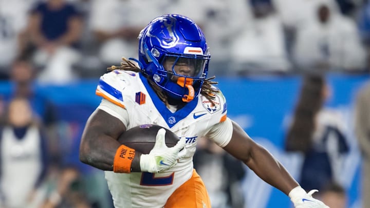 Boise State Broncos running back Ashton Jeanty (2) against the Penn State Nittany Lions during the Fiesta Bowl at State Farm Stadium.