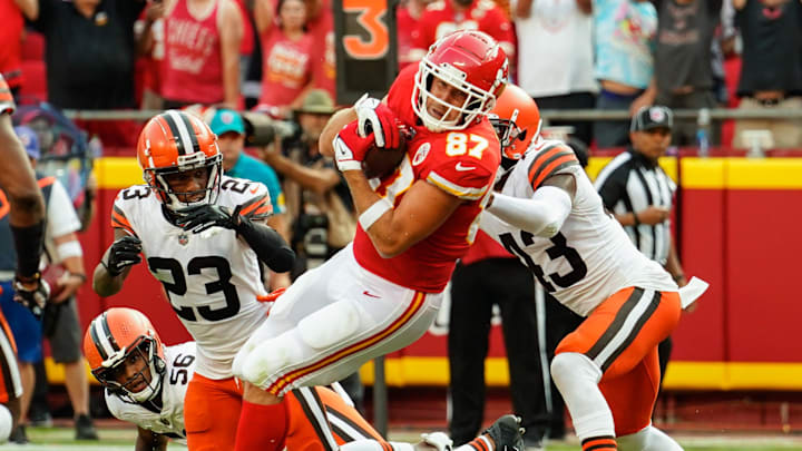 Sep 12, 2021; Kansas City, Missouri, USA; Kansas City Chiefs tight end Travis Kelce (87) scores a touchdown against Cleveland Browns strong safety John Johnson (43) and cornerback Troy Hill (23) and outside linebacker Malcolm Smith (56) during the second half at GEHA Field at Arrowhead Stadium. Mandatory Credit: Jay Biggerstaff-Imagn Images Sep 12, 2021; Kansas City, Missouri, USA; Kansas City Chiefs tight end Travis Kelce (87) scores a touchdown against Cleveland Browns strong safety John Johnson (43) and cornerback Troy Hill (23) and outside linebacker Malcolm Smith (56) during the second half at GEHA Field at Arrowhead Stadium. Mandatory Credit: Jay Biggerstaff-Imagn Images