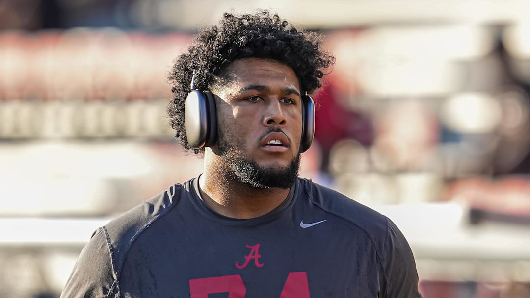 Alabama Crimson Tide offensive lineman Kadyn Proctor (74) on the field before the game against the Georgia Bulldogs